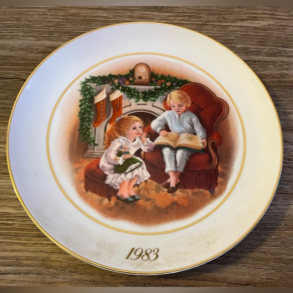 1983 AVON Christmas collector plate - Picture 1 of 3